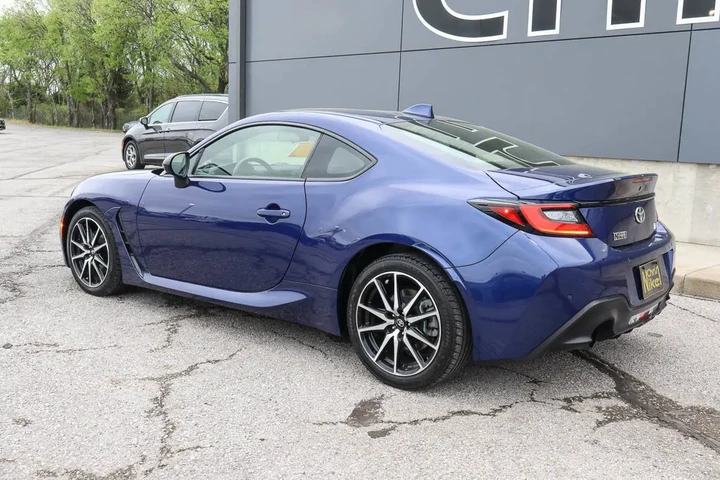 $26988 : 2022 GR86 Auto image 6