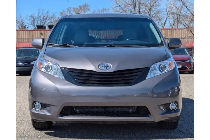 $19952 : 2017 Sienna XLE 7-Passenger A image 6