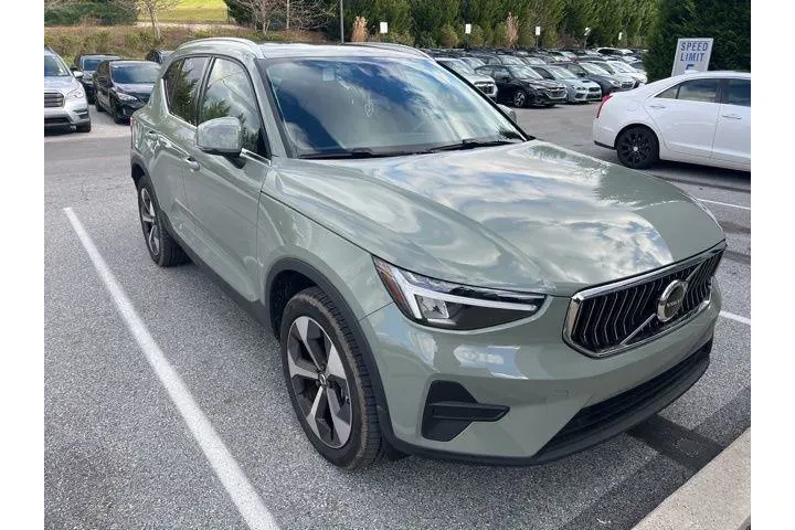 $36000 : Volvo XC40 2025 AWD B5 Core image 1