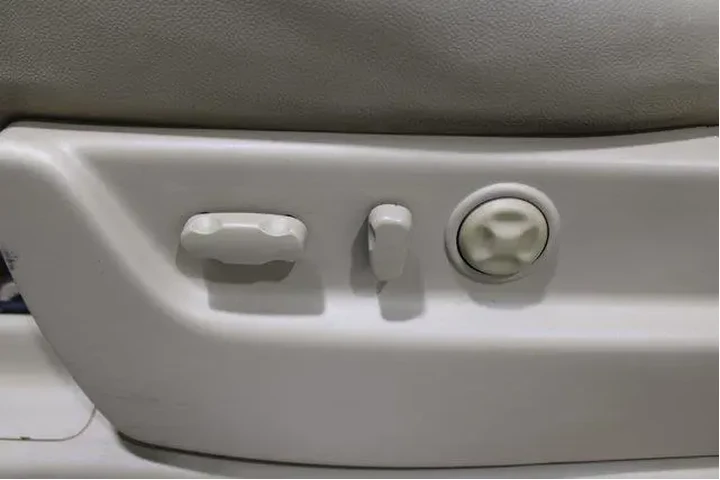 $16982 : Chevrolet Suburban 2011 4x4 image 4