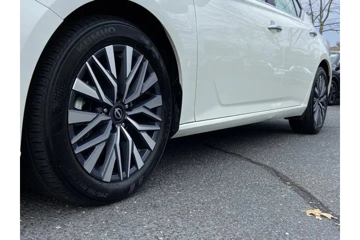 Nissan Altima 2025 2.5 SV 4d image 9