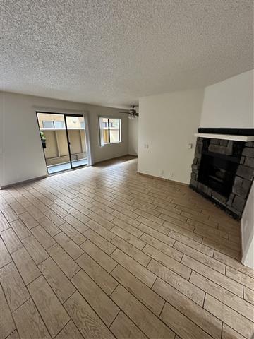 $1950 : Valley Glen Vanowen Apartments image 2