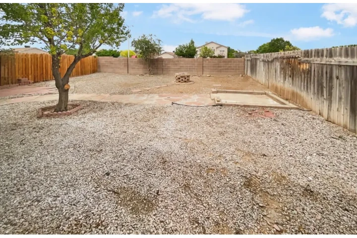 $1000 : 3 bedroom house for rent image 10
