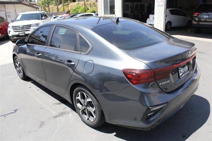 $15996 : 2019 Forte image 5