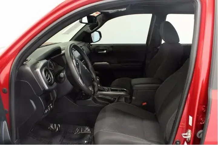 $240000 : TOYOTA TACOMA 2 016 image 1