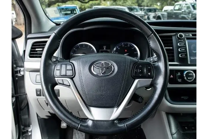 $20987 : Toyota Highlander 2016 XLE 4 image 8