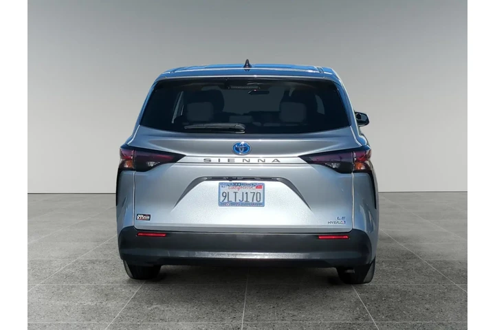 $38484 : Toyota Sienna 2024 LE 8-Pass image 4