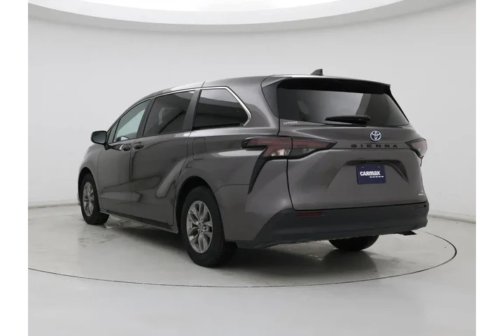 $35998 : Toyota Sienna 2024 LE 8-Pass image 2