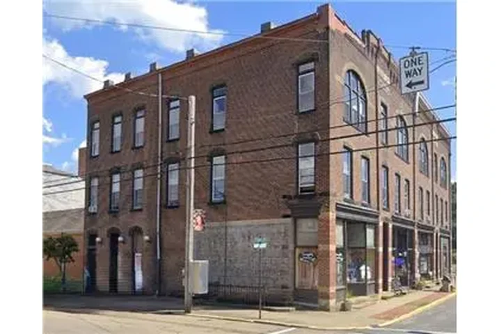 $625 : Rental property with 2 bedro image 1