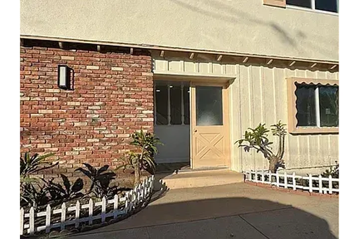 $2895 : Stunning refurbished House image 1