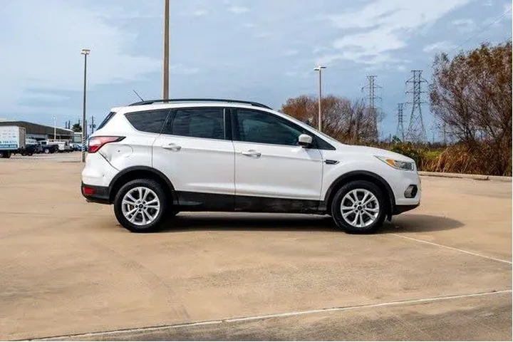 $9872 : Ford Escape 2018 SE 4dr SUV image 2