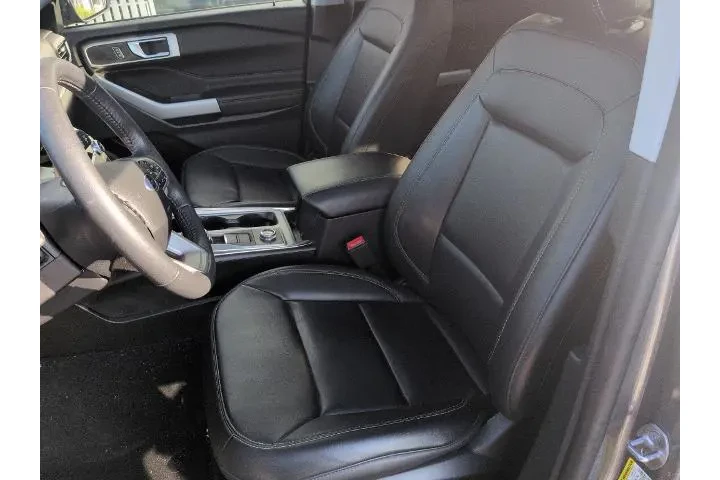 $39800 : Ford Explorer 2023 AWD XLT 4 image 9