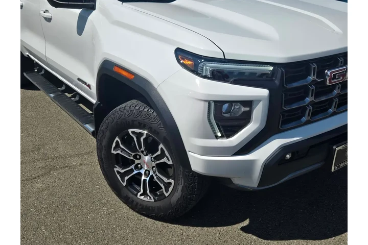 $39650 : GMC Canyon 2023 4x4 AT4 4dr image 9