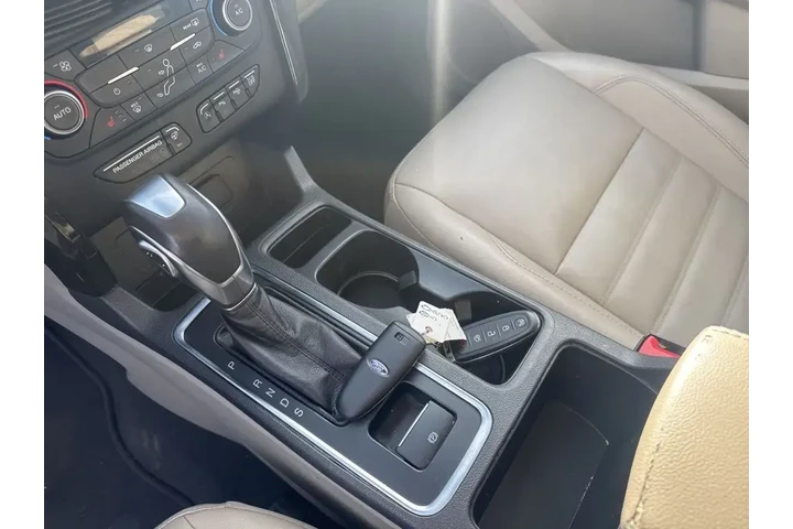 $14000 : Ford Escape 2019 Titanium 4d image 9