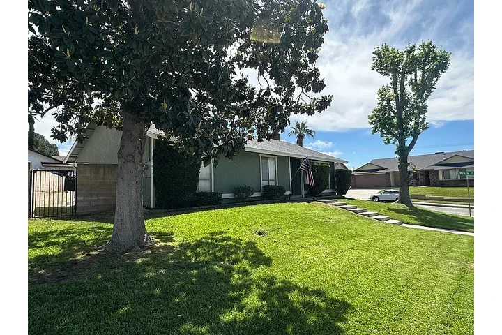 $3000 : CHARMING SINGLE FAM HOME AVIL! image 4