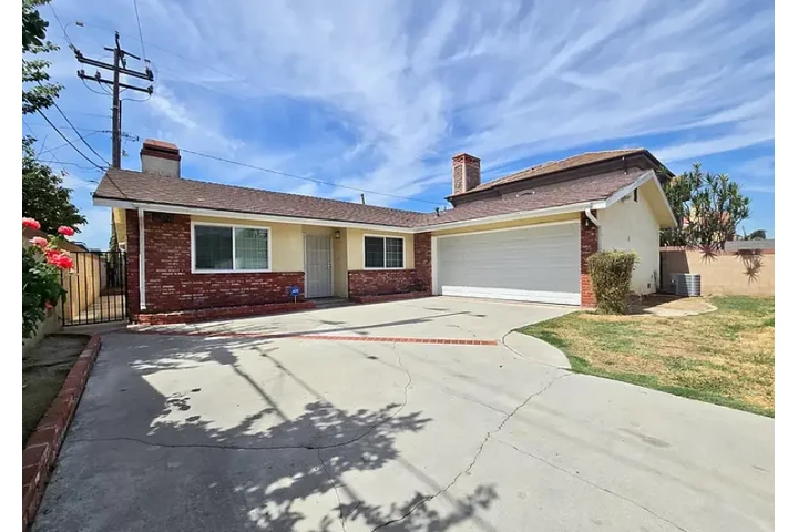 $1995 : LOCATION...LOCATION...LOCATION image 1