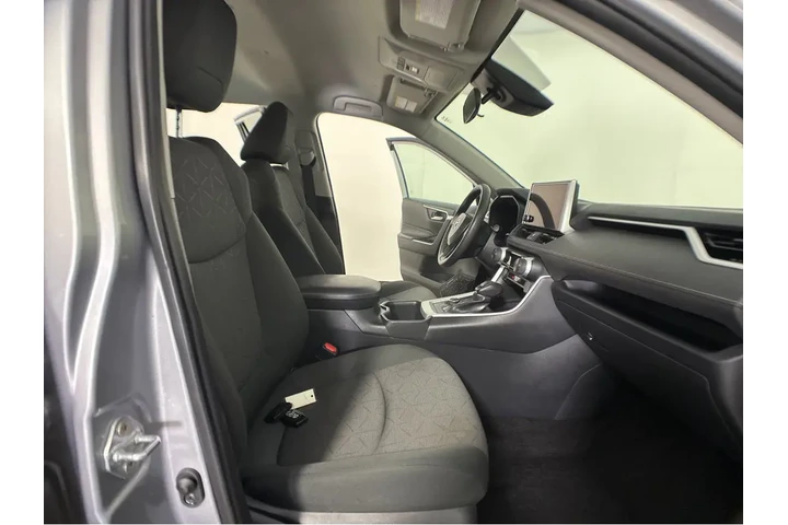 $33989 : Gold Certified2024 RAV4 Hybri image 4