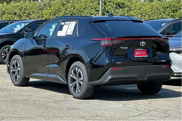 $24500 : Toyota bZ4X 2024 AWD XLE 4dr image 10