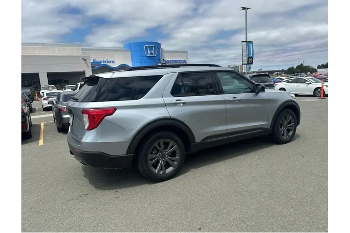 $29991 : Ford Explorer 2023 AWD XLT 4 image 2