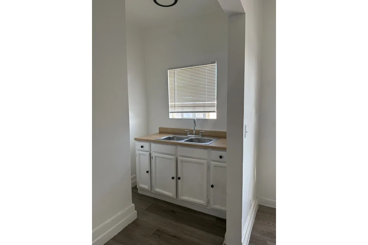 $1200 : Single/ Studio en renta image 3