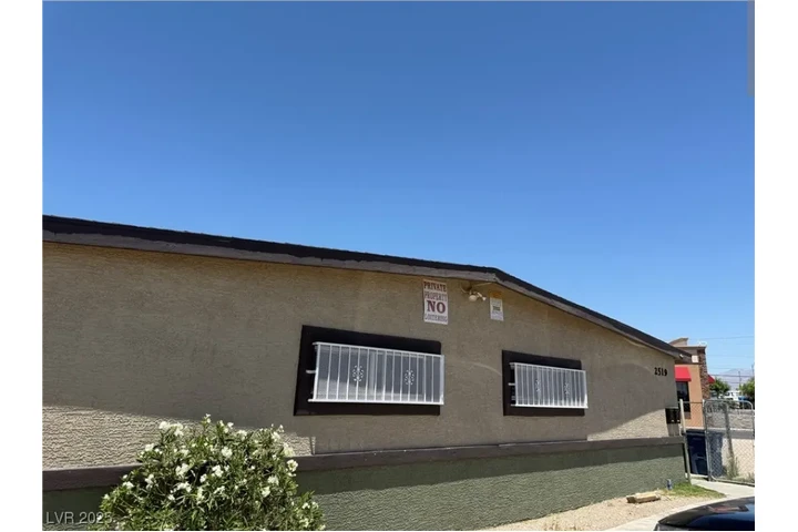 $950 : Apartamento de renta image 1