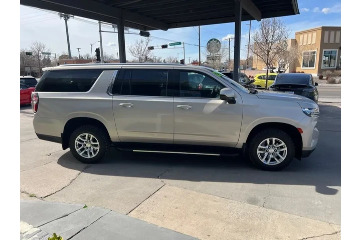 2021 Suburban LS 4WD image 4