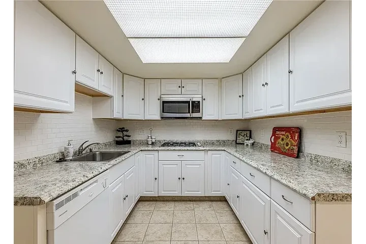 $1000 : 2218 El Capitan Dr, Riverside, image 9
