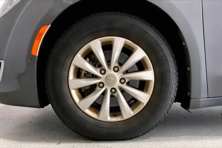 $10891 : Chrysler Pacifica 2018 Touri image 6