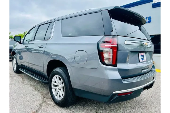 $28995 : 2021 Suburban LT 2WD image 5