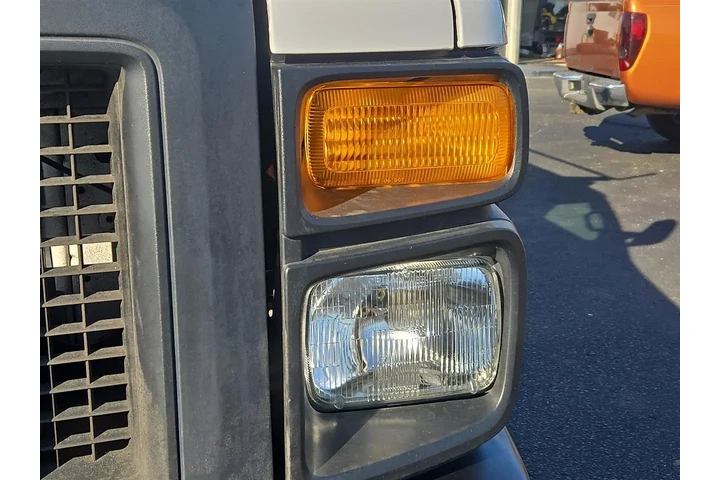 2014 Econoline E-150 image 10