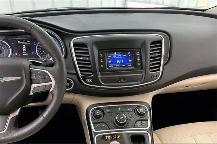 $10990 : Chrysler 200 2015 Limited 4d image 6