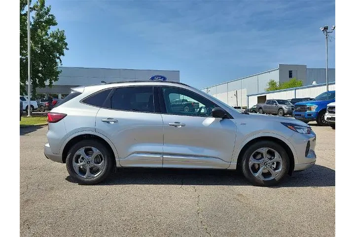 $18794 : Ford Escape 2023 ST-Line 4dr image 6