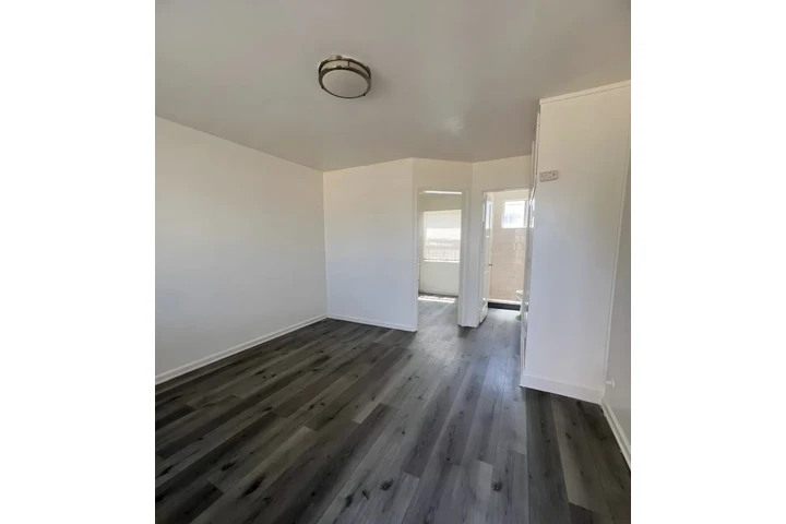 $1295 : Studio • Renta $1295 image 1