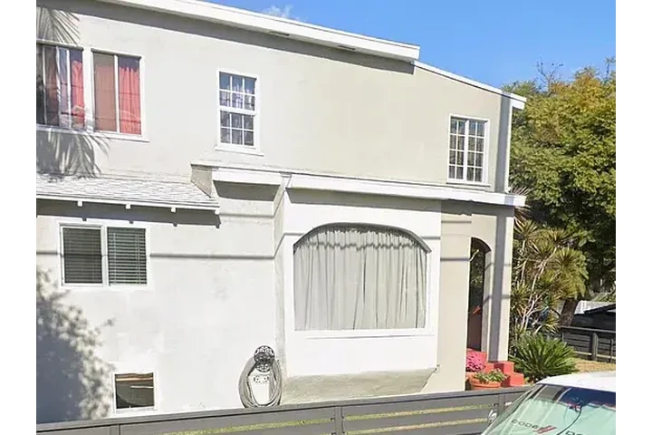 $2000 : READY FOR MOVE IN South Gate image 1