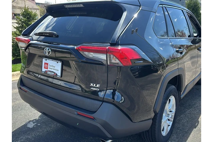 $23989 : Silver Certified 2020 RAV4 XLE image 9