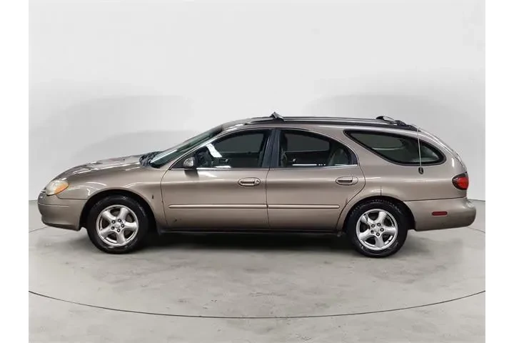 $3261 : Ford Taurus 2002 SE 4dr Wago image 2