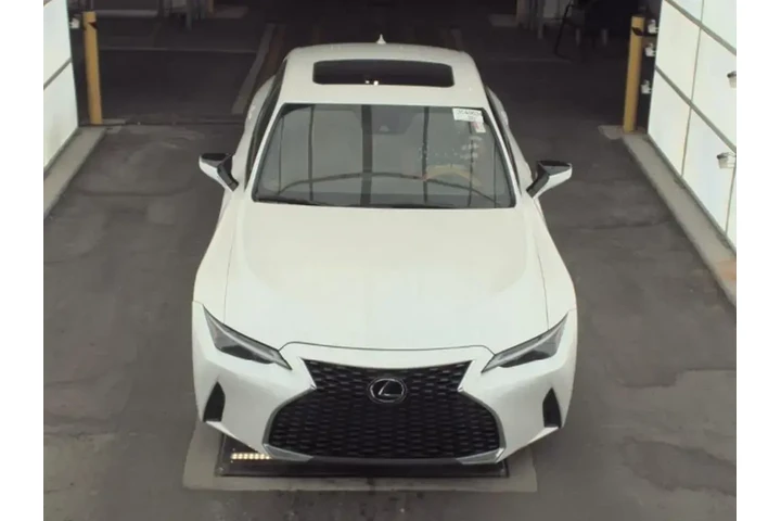 $28490 : Lexus IS 300 2023 4dr Sedan image 2