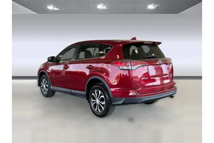 $8999 : Toyota RAV4 2018 AWD LE 4dr image 3