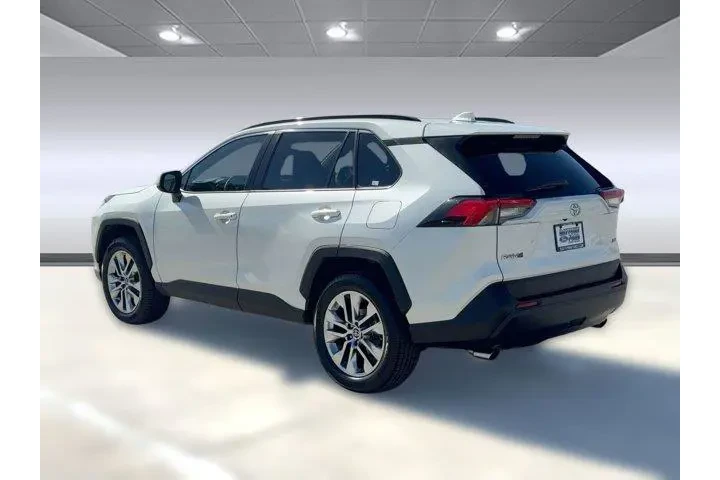 $20499 : Toyota RAV4 2021 XLE Premium image 3