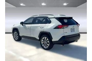 $20499 : Toyota RAV4 2021 XLE Premium thumbnail