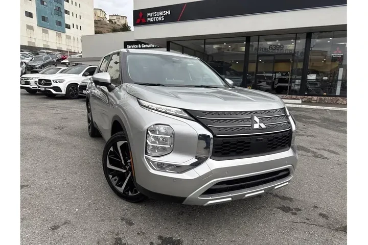 $27875 : Mitsubishi Outlander 2024 SE image 2