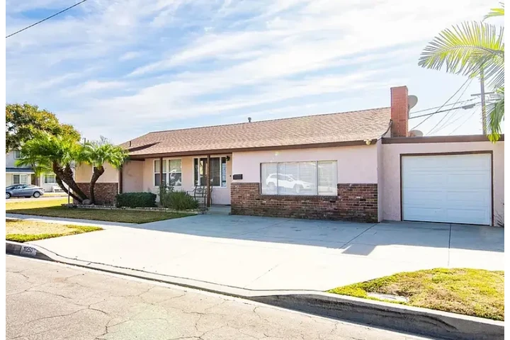 $1675 : SINGLE FAMILY RESIDENCE! image 1