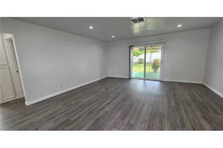 $2500 : Nice 3Bed 2Bath in South Gate image 10