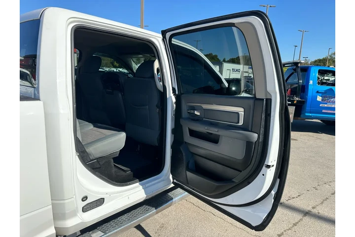 $14980 : 2017 RAM 1500 Big Horn 4x4 Cr image 10