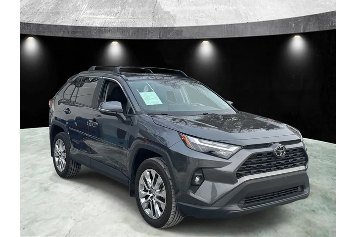 $30985 : Toyota RAV4 2023 AWD XLE Pre image 1