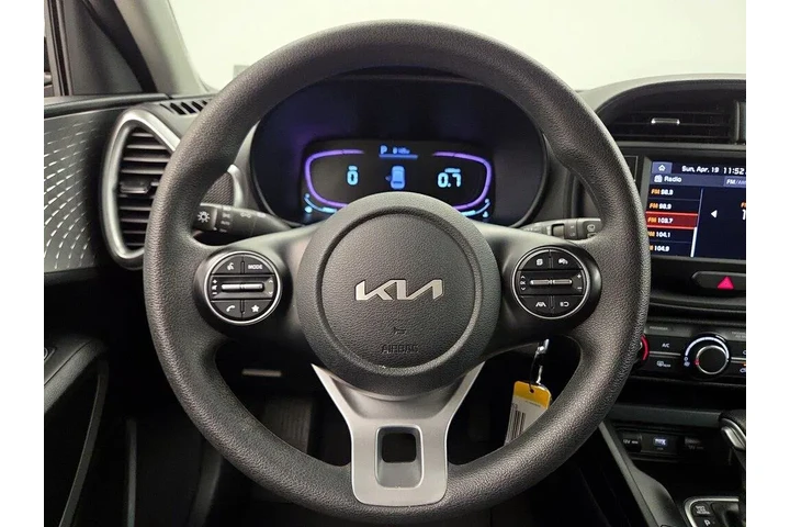 $17998 : Kia Soul 2024 LX 4dr Crossov image 10