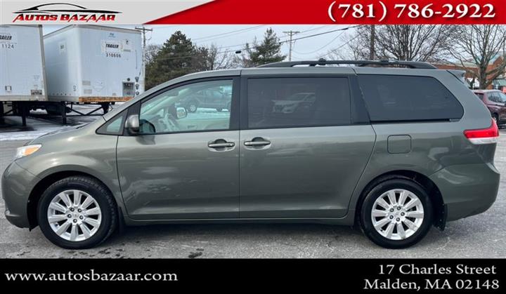 $13900 : Used 2012 Sienna 5dr 7-Pass V image 2