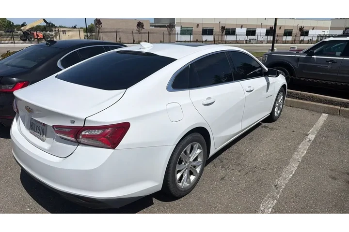 $9950 : Chevrolet Malibu 2020 LT 4dr image 2