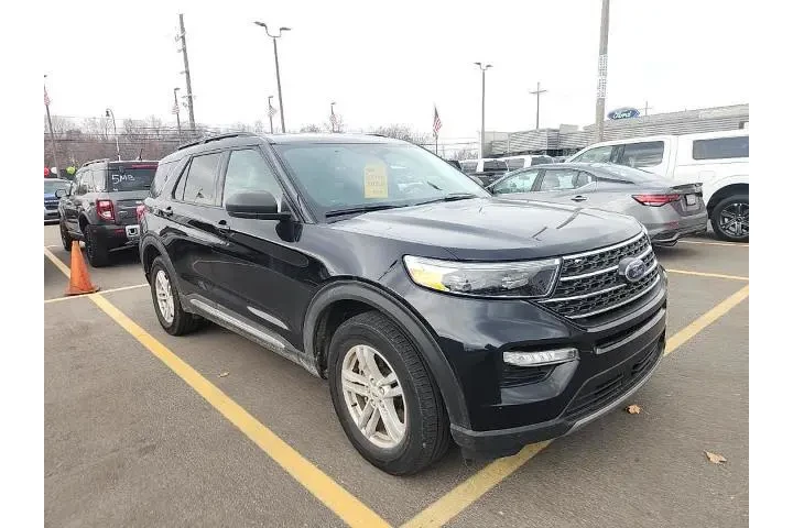 $34900 : Ford Explorer 2023 AWD XLT 4 image 1