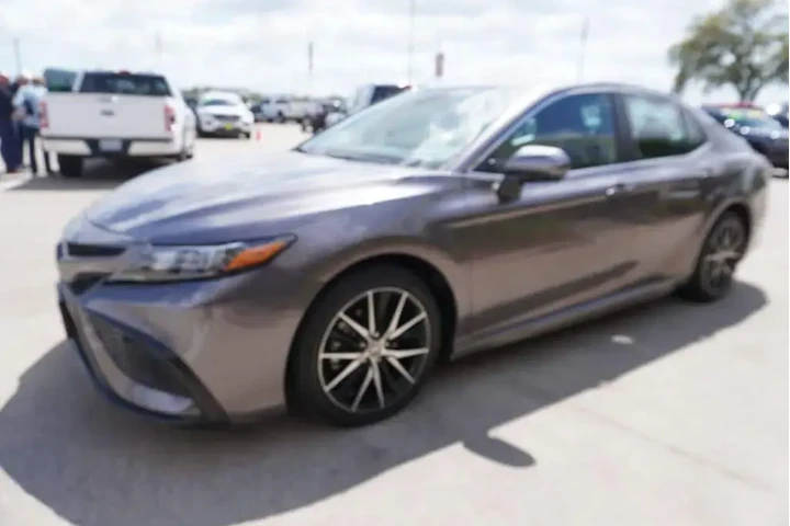 $27988 : Toyota Camry 2024 AWD SE 4dr image 3